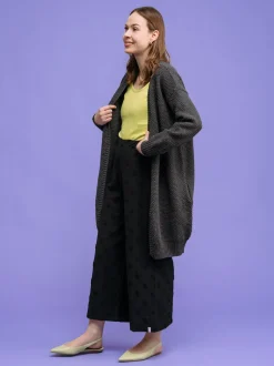 Alma Villatakki, Asphalt Grey