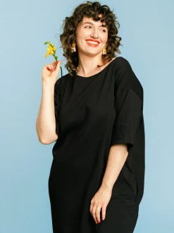 Bea Tunika, Musta