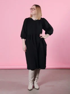 Ivy Mekko, Musta
