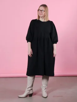 Ivy Mekko, Musta