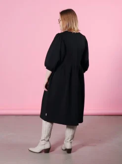 Ivy Mekko, Musta