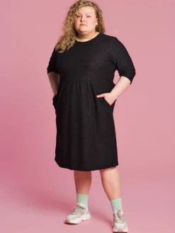 Marisa Mekko, Musta Dot