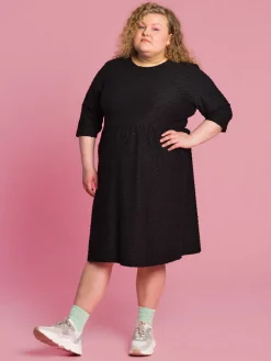 Marisa Mekko, Musta Dot