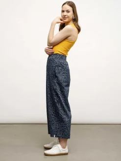 Tiffany Housut, Leo Denim