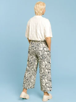 Trine Paita, White Big Dot